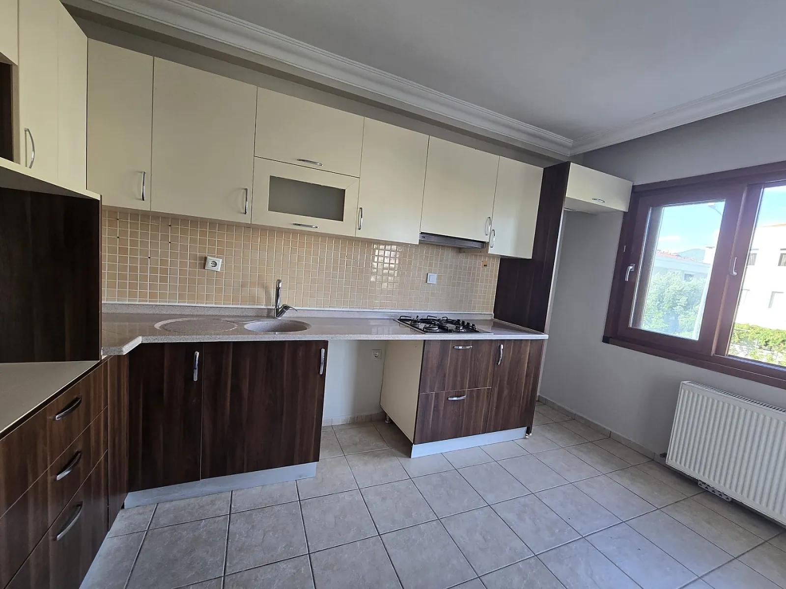 3+1 zu vermietende Wohnung Im jungen Gebäude Im Viertel Çıldır