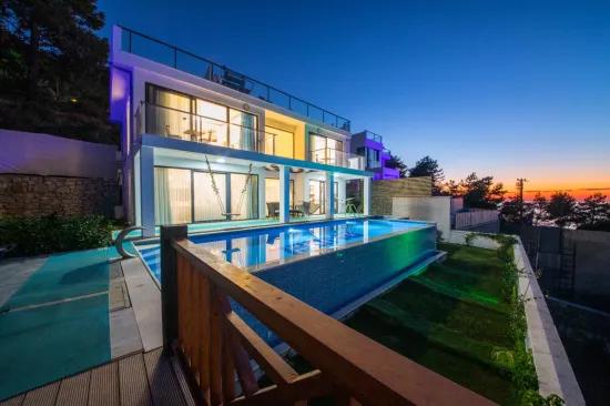 In Faralya eine Villa mit Meeresblick