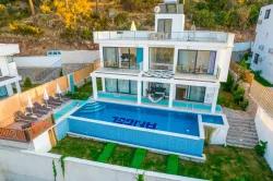 4+1-Zimmer Einfamilienhaus Zu verkaufen in Faralya Bz. Fethiye - 500 m²