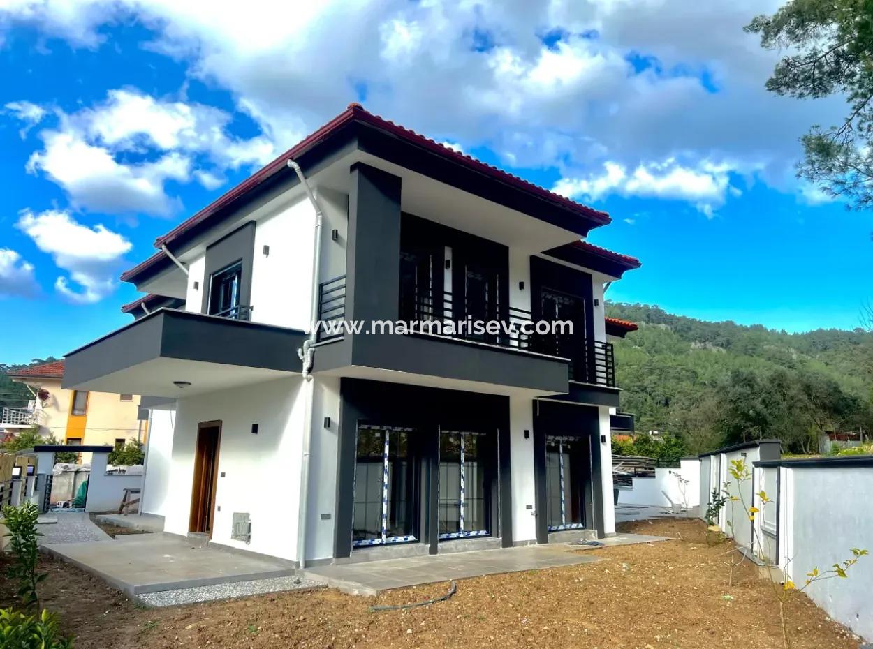 Luxuswohnung Zum Verkauf Mit Swimmingpool Im Stadtteil Gökçe Des Bezirks Ula Der Provinz Muğla 2 Km Zum Meer Mit Blick Auf Den Wald