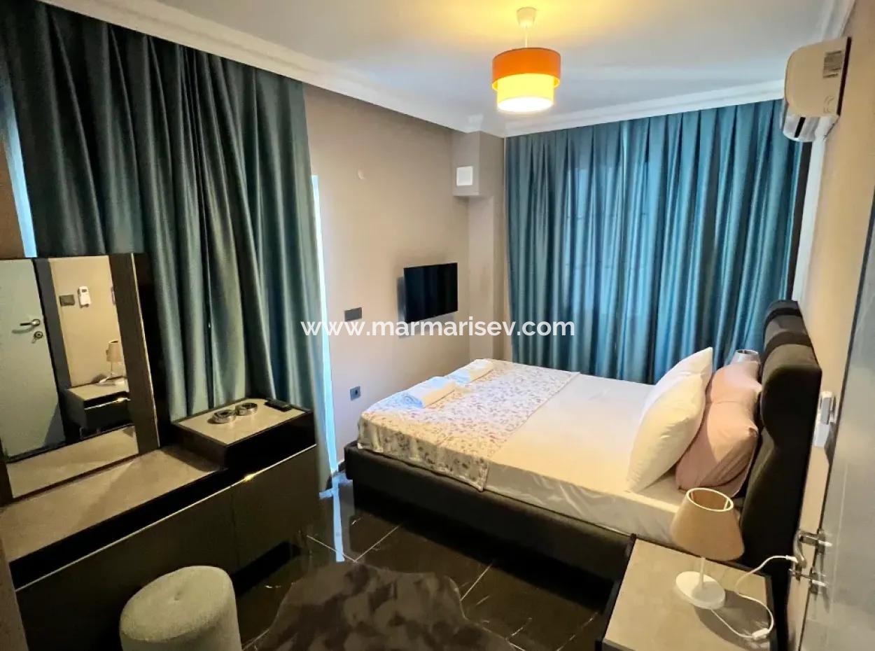 Villa Zu Verkaufen In Marmaris Çetibeli Mit 3 Swimmingpools Und Kinderbecken Und Hausmeisterhaus Auf 780M2 Grundstück