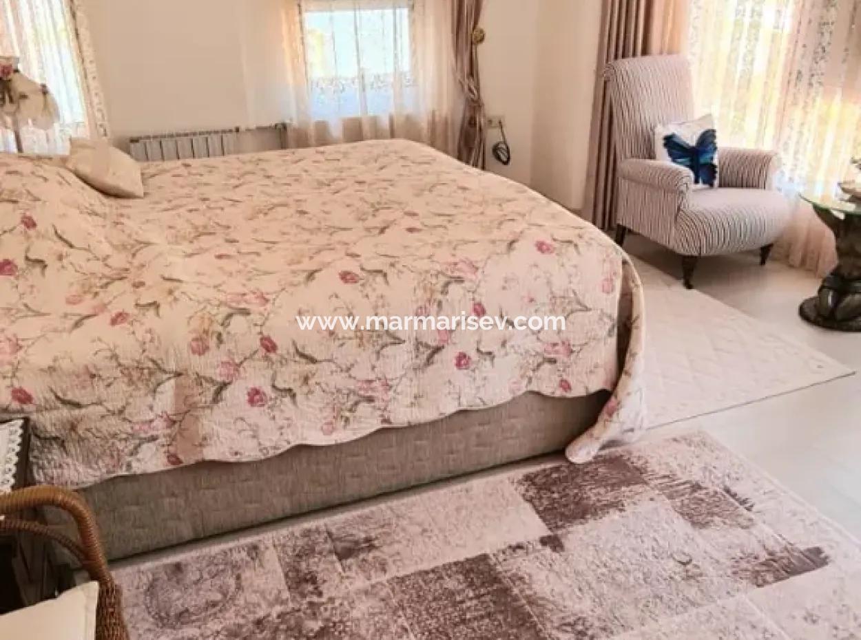 Villa Zu Verkaufen In Armutalan, Marmaris Mit Freistehendem Garten Und Pool