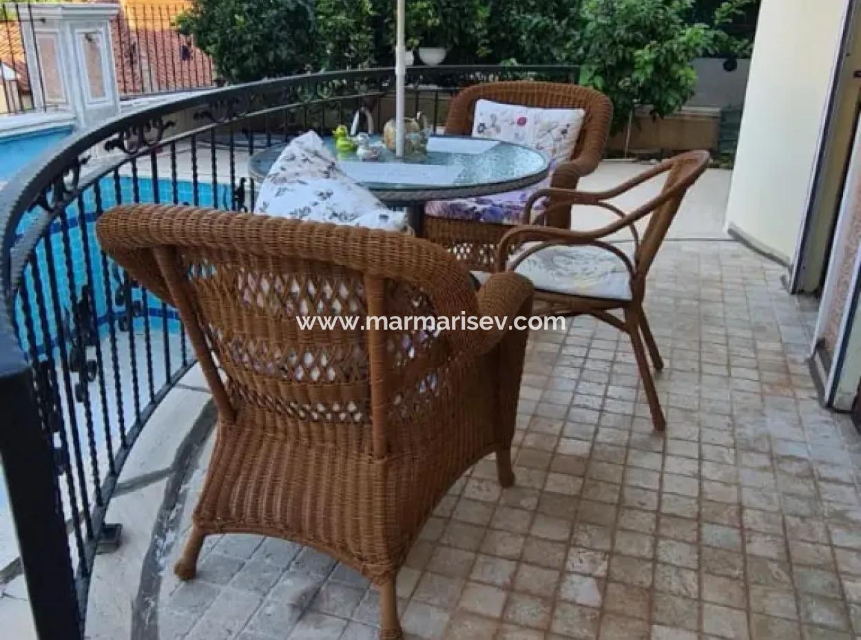 Villa Zu Verkaufen In Armutalan, Marmaris Mit Freistehendem Garten Und Pool