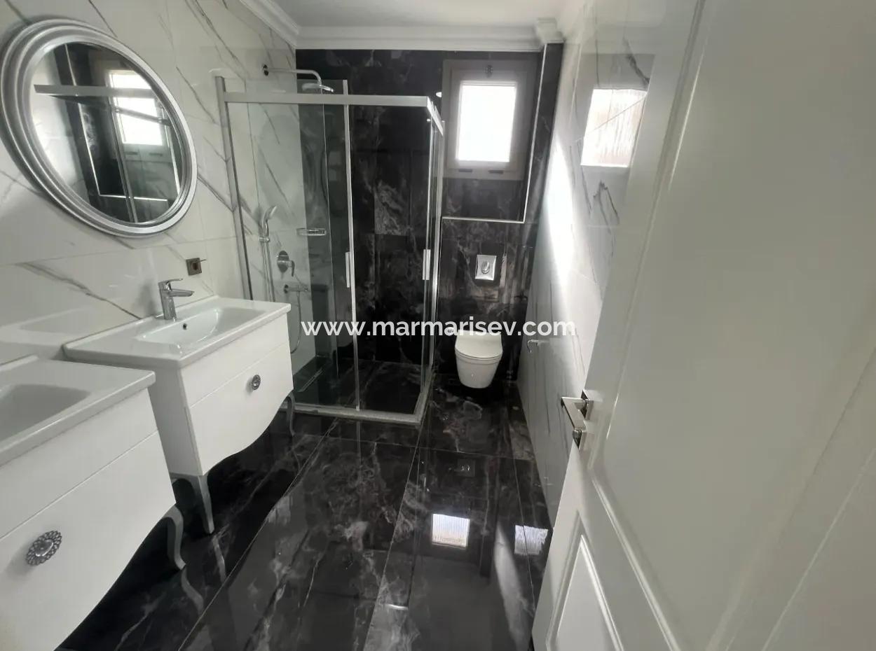 Ultra-Luxusvilla Zum Verkauf Im Viertel Icmeler Im Stadtteil Marmaris, 4 Zimmer, 4 Bäder, 240M2 Mit Swimmingpool, Auf Einem Komplett Freistehenden 450M2 Großen Grundstück Mit Waldblick