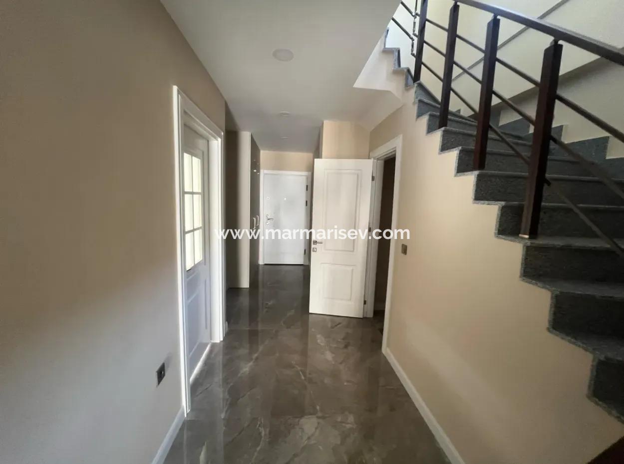 Neubau Mit Freistehendem Swimmingpool In Der Nähe Des Meeres Im Viertel Icmeler Im Bezirk Marmaris 3 Zimmer, 1 Wohnzimmer, 3 Bäder, 200M2 Ultra-Luxusvilla Zum Verkauf Auf Einem Grundstück Von 350M2