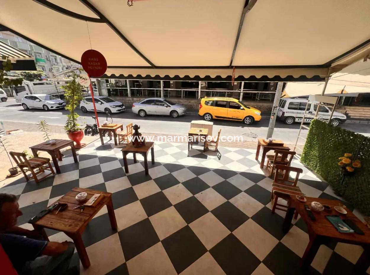 Geschäft Zum Verkauf Im Geschäftigen Zentrum Von Marmaris Mit Bereitwilligen Kunden Mit Seinem Einzigartigen Konzept