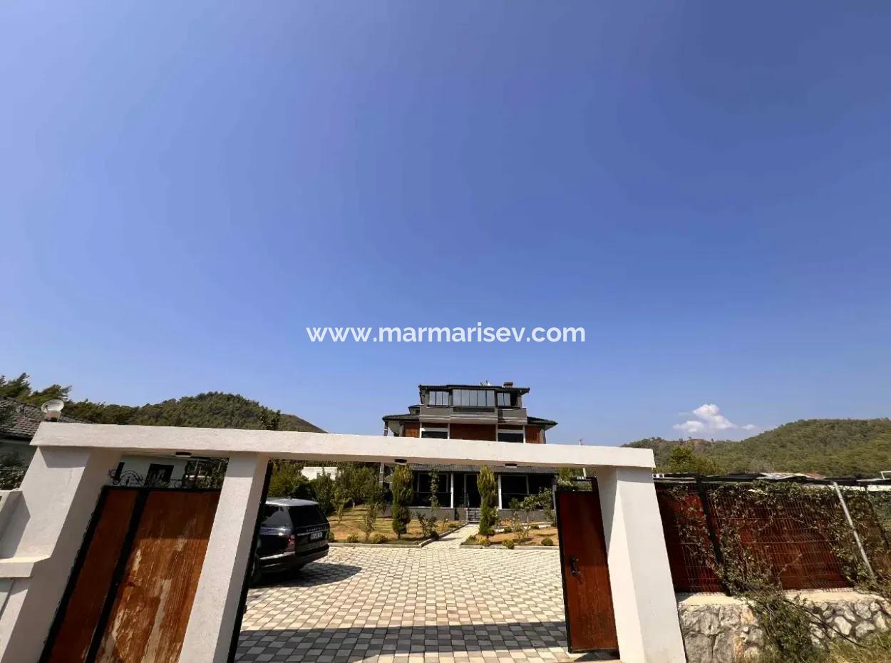 Tolles Portfolio! Die Einzigartige Natur Von Marmaris Und Seine Lage In Der Nähe Des Zentrums. 5 Einheiten Von 2 1 Voll Möblierten Wohnungen, Die Für Die Vermietung Von Unternehmen Im Gebäude Geeignet Sind