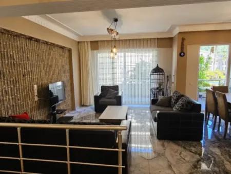 Camiavlu Neighborhood 3 1 Rückwärtsduplex Zum Verkauf Auf Einem Sicheren Gelände Mit Pool