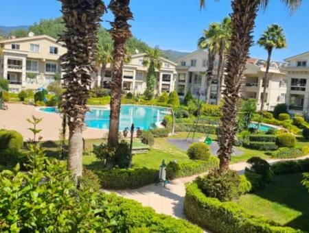 Camiavlu Neighborhood 3 1 Rückwärtsduplex Zum Verkauf Auf Einem Sicheren Gelände Mit Pool