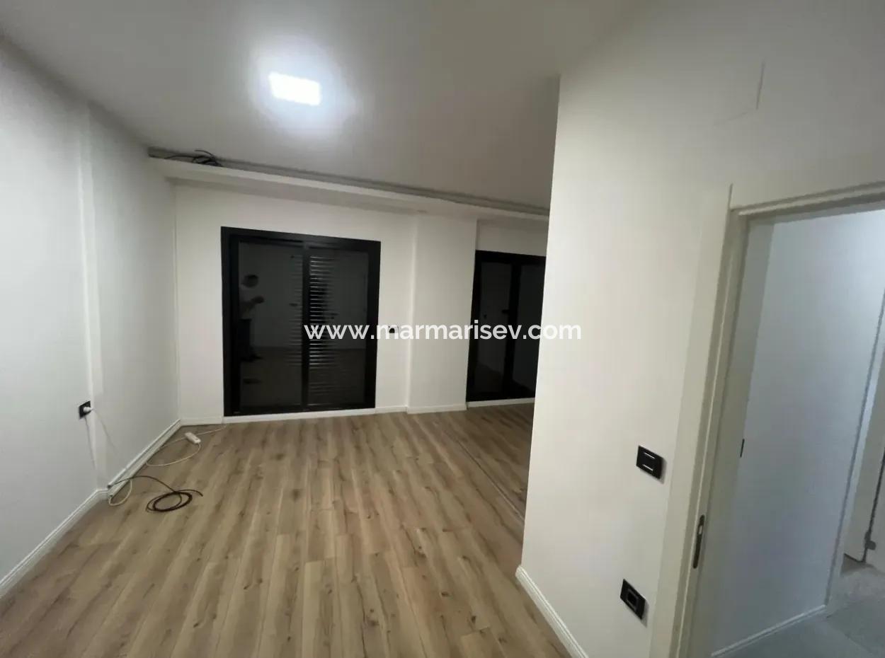 Luxury Apartment For Sale In A Stylish Complex In The Center Of Marmaris, With Ground Floor, Garden, 3 Rooms, 1 Living Room, Parking Lot