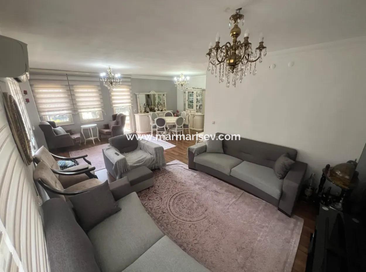 Marmaris Center 3 Rooms 1 Living Room Kitchen 140M2 Arakat Apartment For Sale Very Close To The Sea