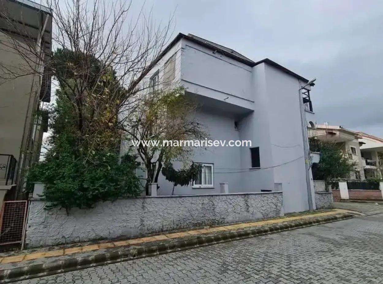 Camiavlu Neighborhood Building With 5 Flats For Sale