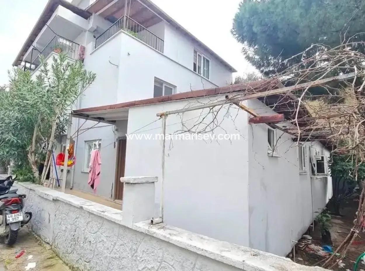 Camiavlu Neighborhood Building With 5 Flats For Sale