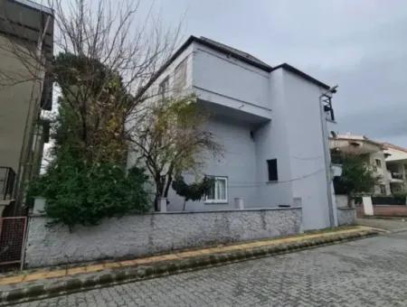 Camiavlu Neighborhood Building With 5 Flats For Sale