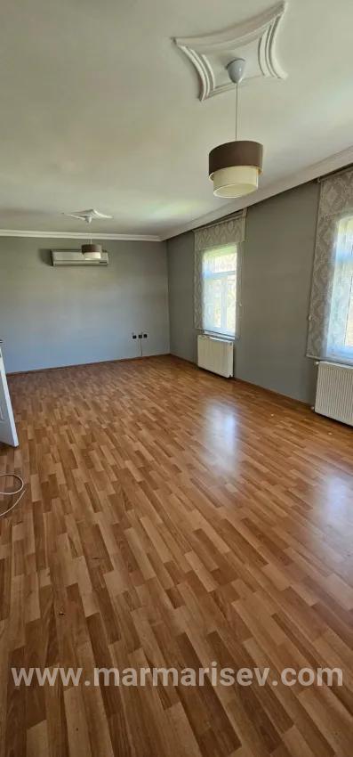 В İçmeler'de краткосрочная аренда 2+1 квартиры, кухня, отличная квартира