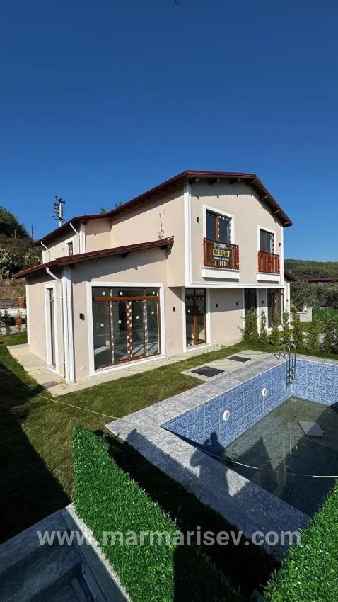 Для Продажи Вилла 3+1 в Kızılyaka Ula - 465 m²