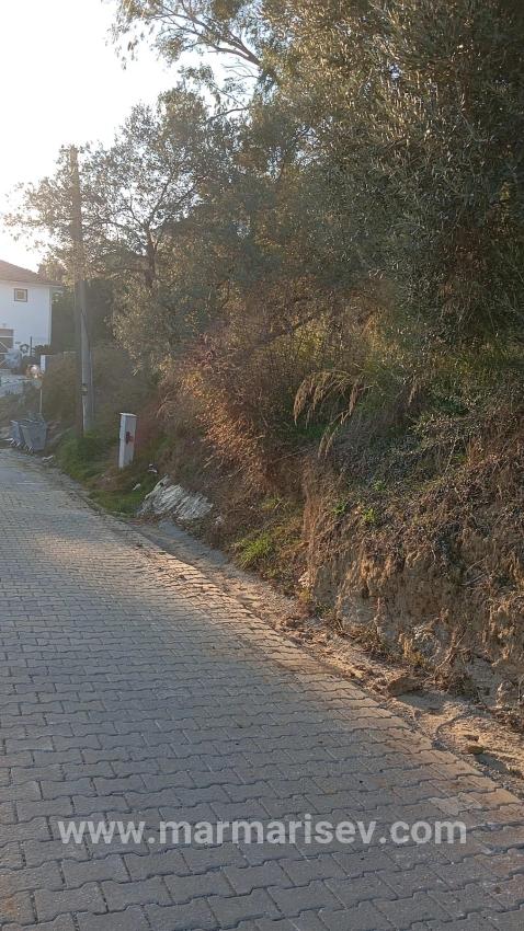 Akyaka,ya 8 Km Uzaklıkta 15 Odalı Villa Projesi Çizilmiş 1186 M2 Satılık Arsa