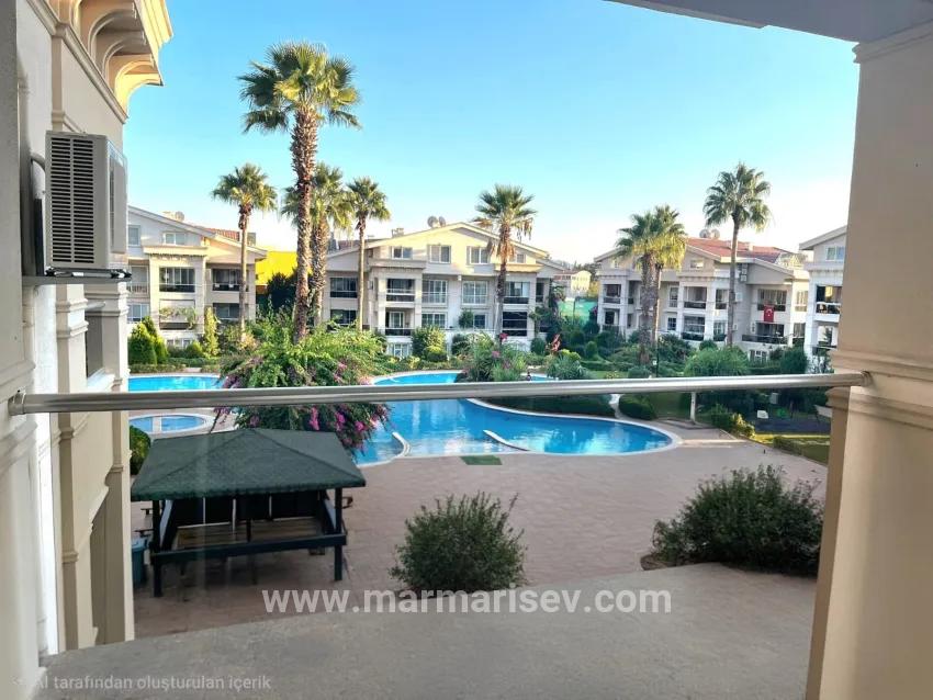 Marmaris'in en prestijli sitesinde satılık 3+1 Üst dubleks daire