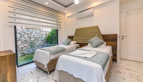 Faralya'da deniz manzaralı muhteşem bir villa