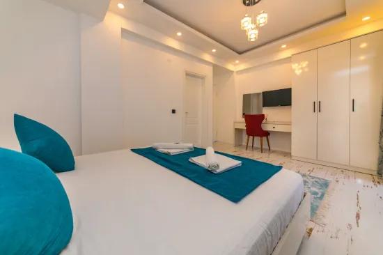 Faralya'da deniz manzaralı muhteşem bir villa