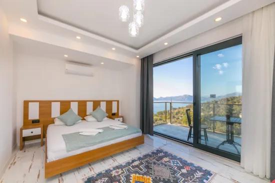 Faralya'da deniz manzaralı muhteşem bir villa