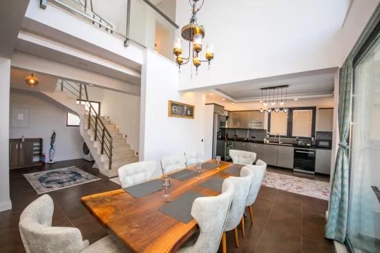 Faralya'da deniz manzaralı muhteşem bir villa