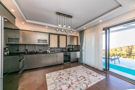 Faralya'da deniz manzaralı muhteşem bir villa