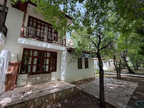 Bencik köyünde yeşil deniz sitesinde satılık villa