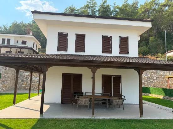 📍 Çetibeli Mahallesi'nde Konforlu Satılık 5+1 Müstakil Villa