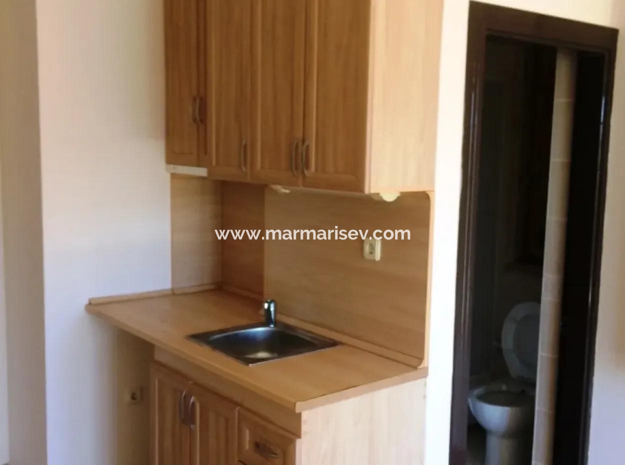 Marmaris Merkezinde 10 Odalı Havuzlu 2.500M2 Arsa İçinde Malikanemiz Satılıktır.