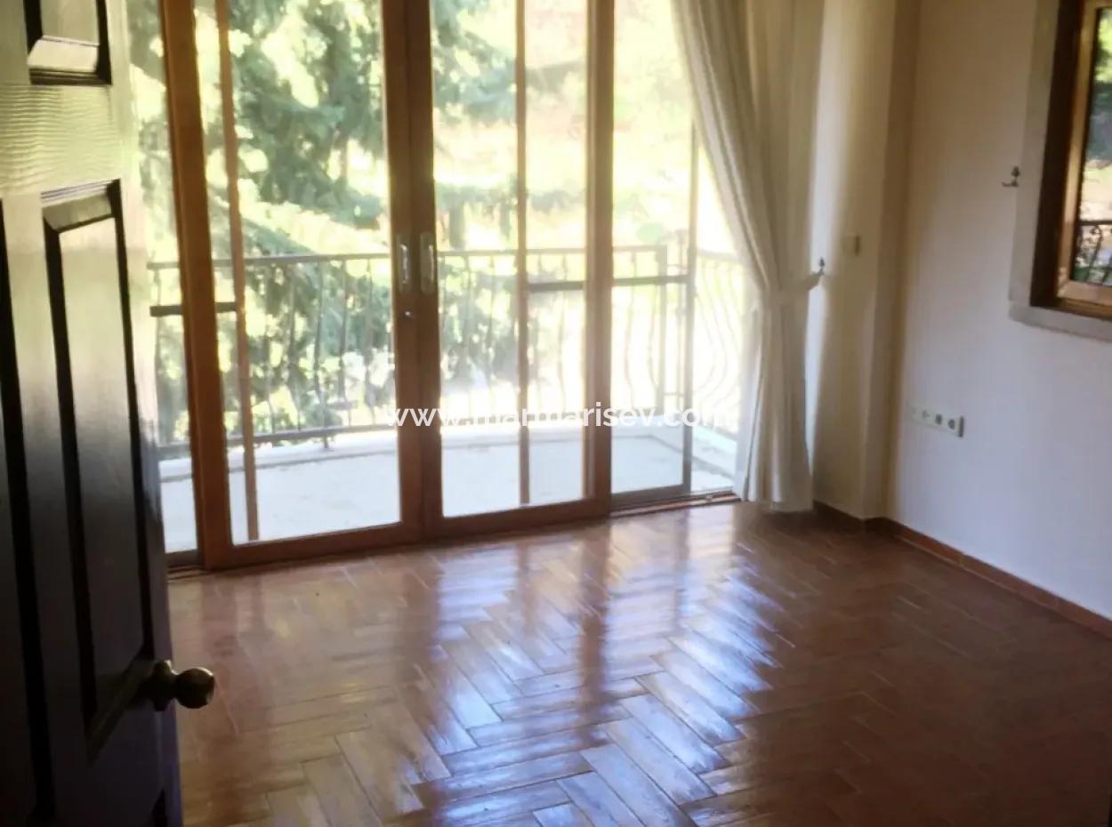 Marmaris Merkezinde 10 Odalı Havuzlu 2.500M2 Arsa İçinde Malikanemiz Satılıktır.