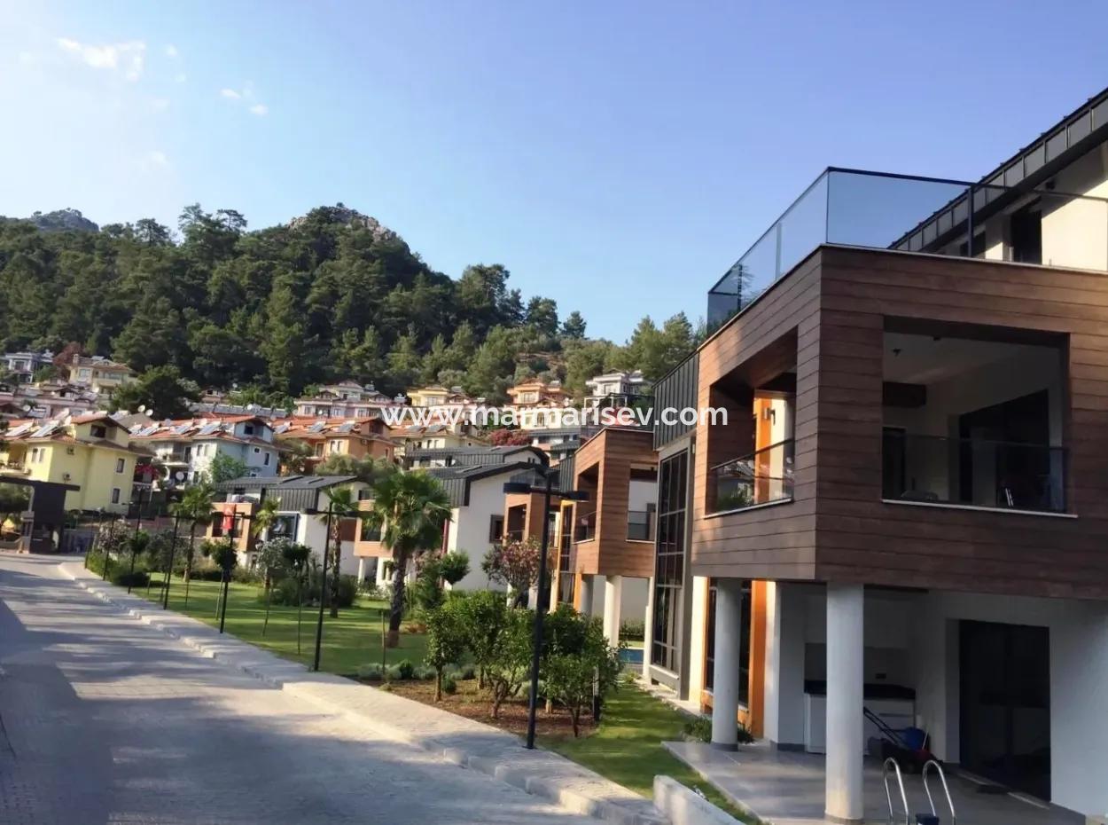 Marmaris İlçesi Beldibi Mahallesinde Satılık Müstakil Havuzlu 4 Oda 2 Salon 220 M2 Havuzlu Akıllı  Villa