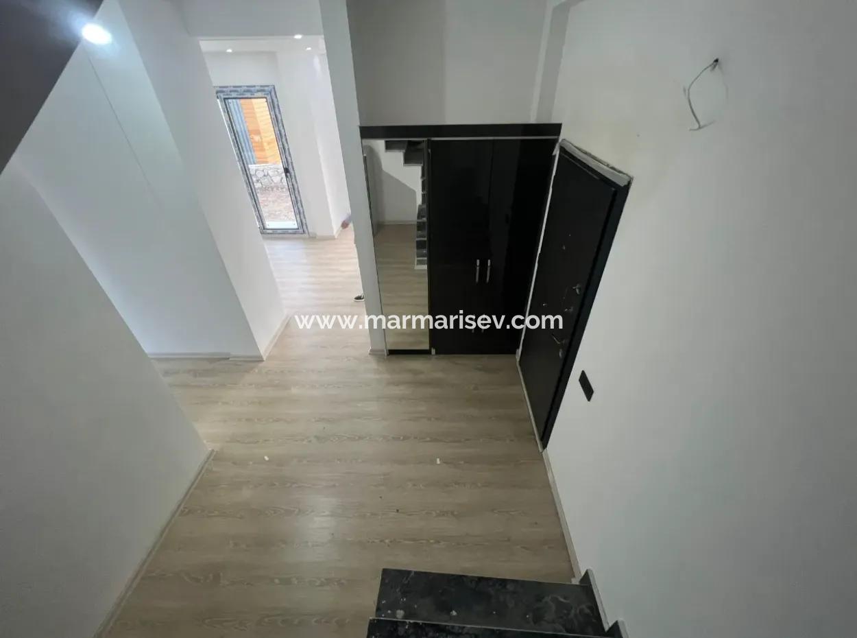 Marmaris Bozburun Mahallesinde Deniz Manzaralı Tam Müstakil Bahçeli Otoparklı Satılık Villa