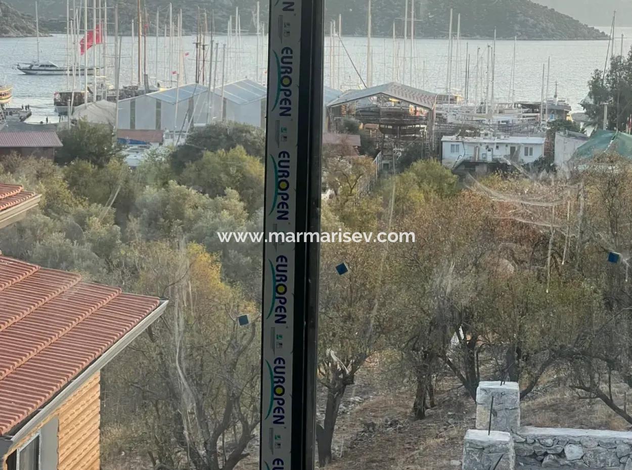 Marmaris Bozburun Mahallesinde Deniz Manzaralı Tam Müstakil Bahçeli Otoparklı Satılık Villa