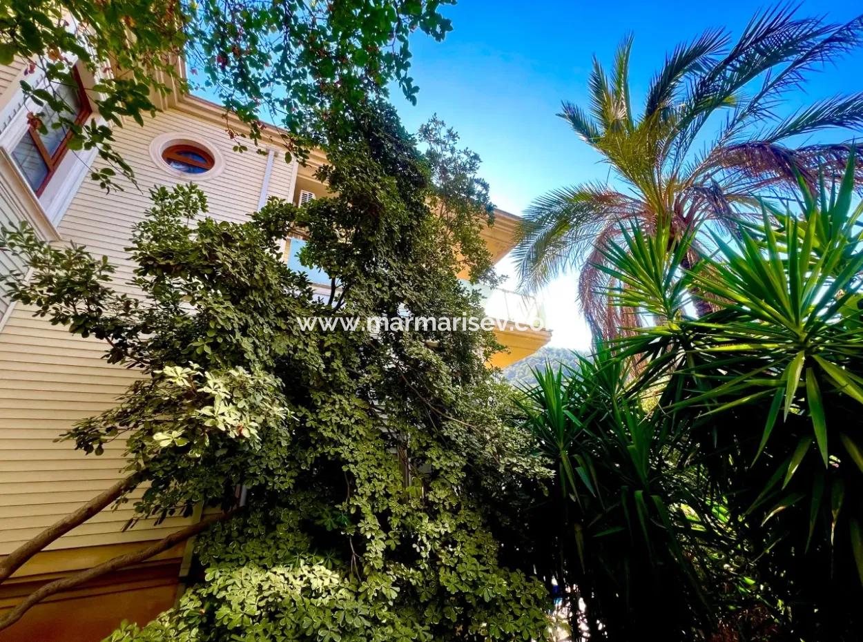 Marmaris Armutalan Mevkiisinde 900M2 Arsa Payı Mevcut 4 Oda 2 Salon 5 Banyo 450M2 Satılık Konak