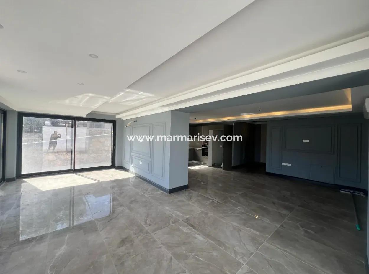 Muhteşem Doğa Manzaralı Müstakil Bahçeli Otoparklı Yüzme Havuzu Mevcut 3 Oda 4 Banyo Ultra Lüks Satılık Villa 500M2 Arsa İçerisinde 3 Katlı