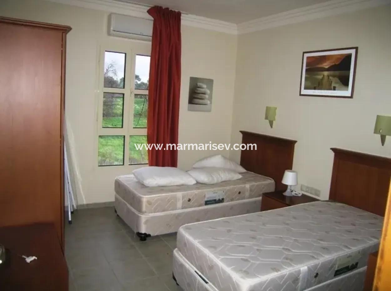 Ataköy Mahallesinde 4300M2 Çiftlik Evi Havuzlu 7 Oda 2 Salon 340M2