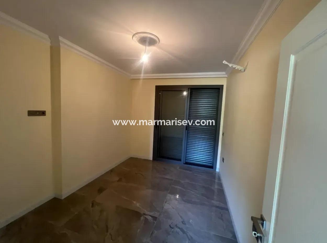 Marmaris İlçesi İçmeler Mahallesi Denize Yakın Müstakil Yüzme Havuzlu Yeni Bina 350M2 Arsa İçerisinde 3 Oda 1 Salon 3 Banyo 200M2  Ultra Lüks Satılık Villa