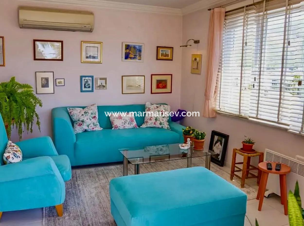 Marmaris Merkezde Denize Sıfır Muhteşem Bir Lokasyonda 2 Oda 1 Salon 106M2 Satılık Yalı Dairesi