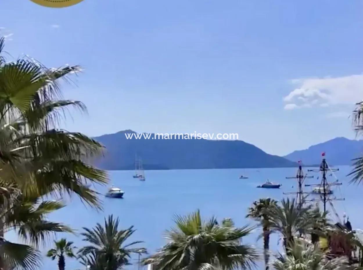 Marmaris Merkezde Denize Sıfır Muhteşem Bir Lokasyonda 2 Oda 1 Salon 106M2 Satılık Yalı Dairesi