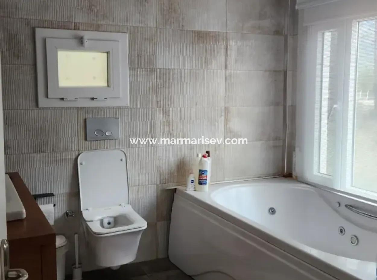 Ortaca Mahallesi Satılık 10.000 M2 İçerisinde Özel Yapım Havuzlu Çiftlik Evi