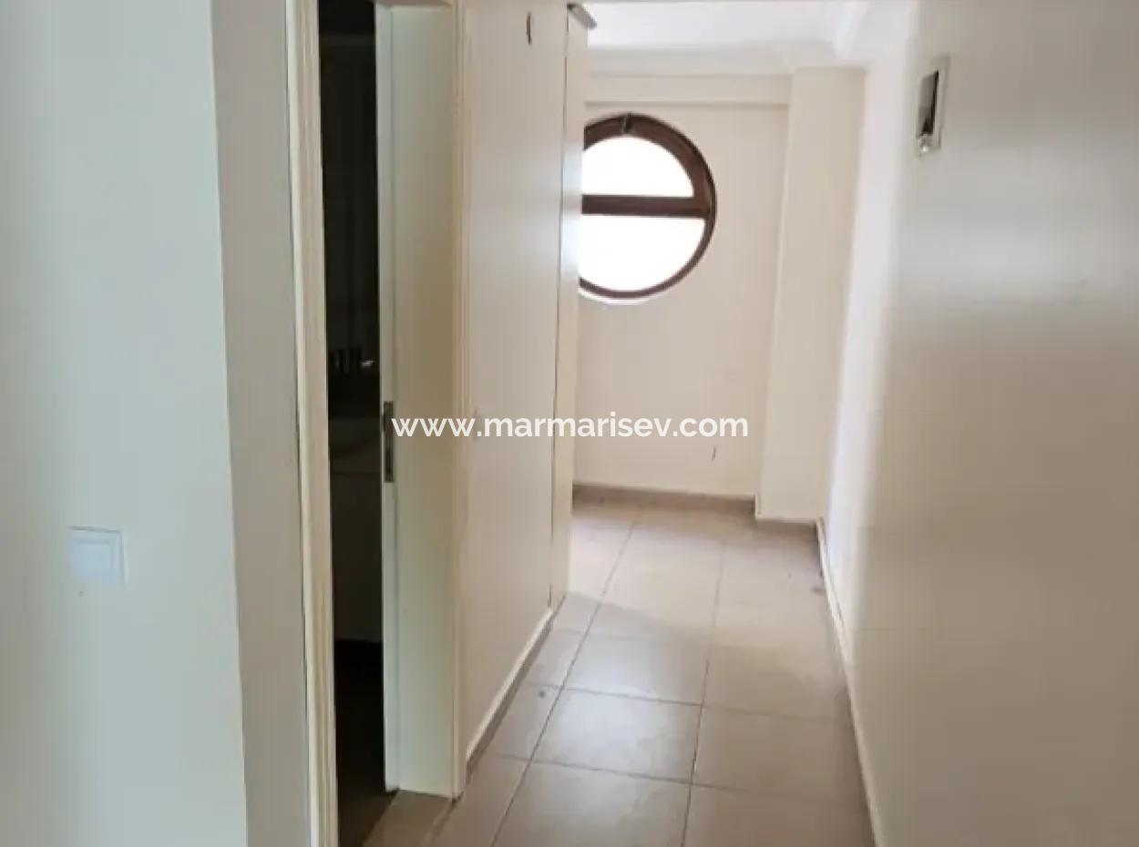 Marmaris Siteler Mahallesi’nde 3+1 Havuzlu Kiralık Lüks Daire