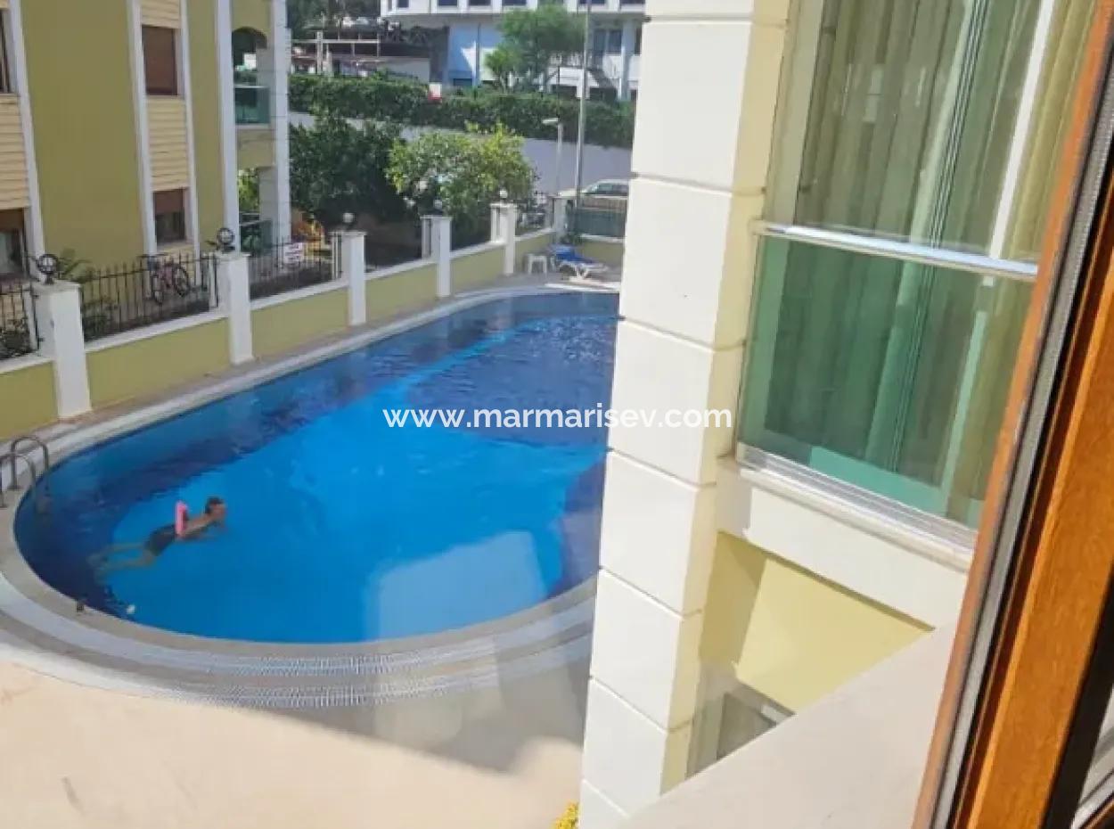 Marmaris Siteler Mahallesi’nde 3+1 Havuzlu Kiralık Lüks Daire