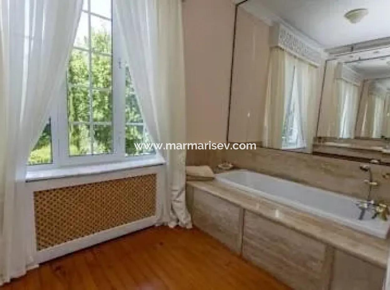 Marmaris Merkezinden 10 Km Uzaklıkta Fransız Mimarisi İle İnşaa Edilmiş Çiftlik Evi Satılıktır.