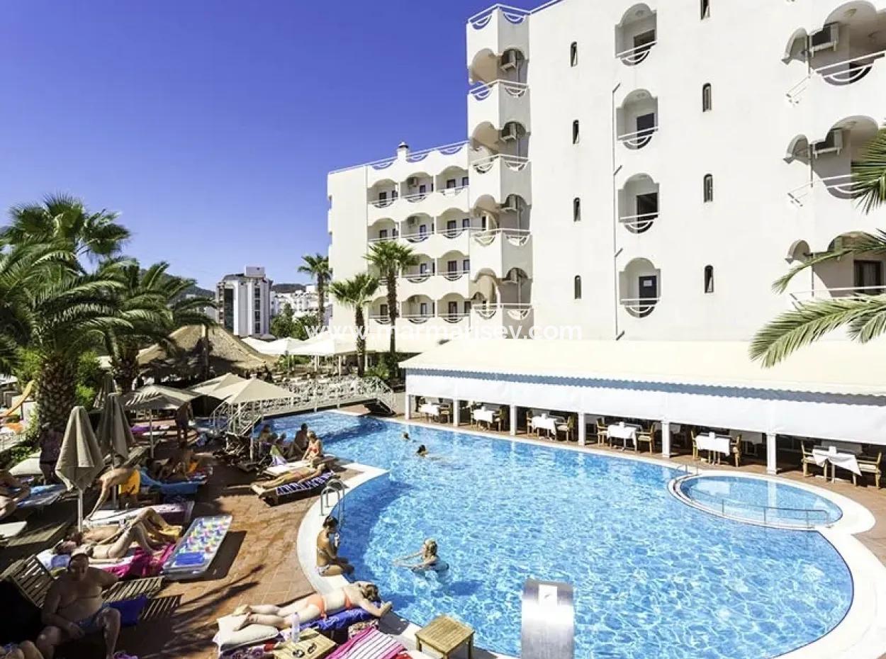 Marmaris Merkezinde 100 Oda Satılık  Havuzlu Otel