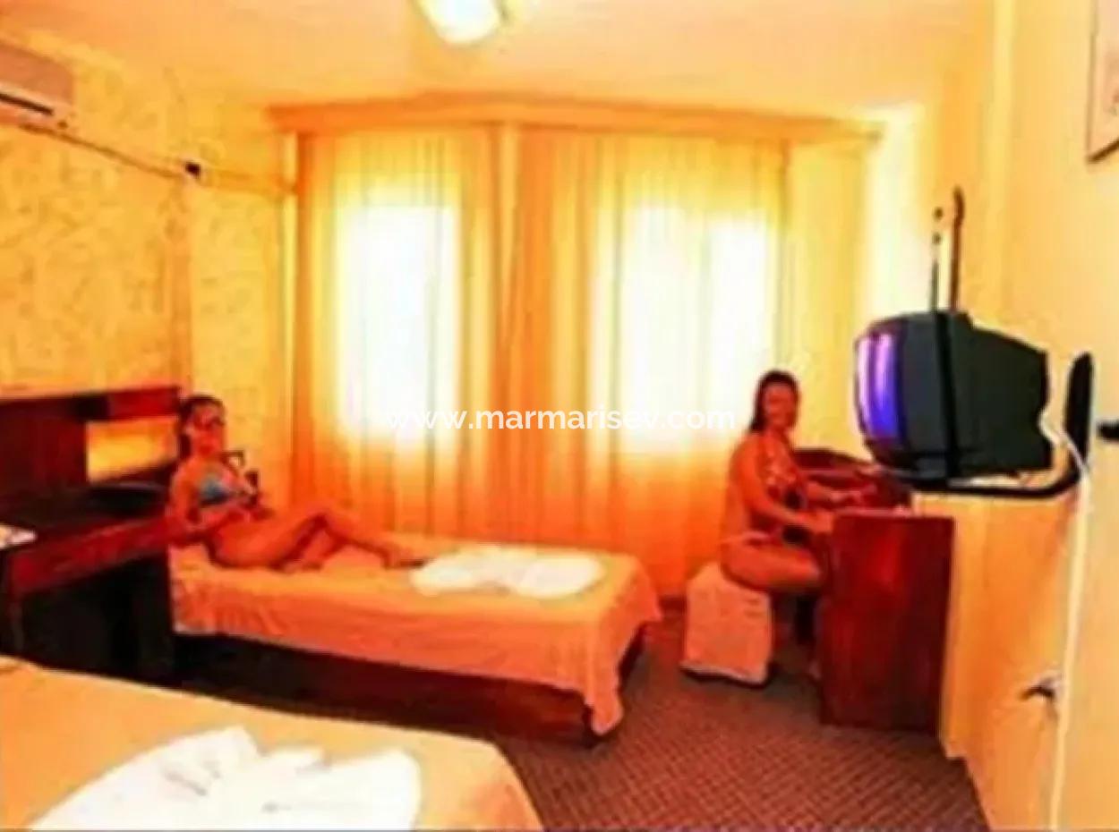 Marmaris Merkezinde Satılık 50 Odalı Otel