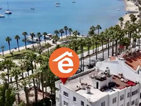 Marmaris Merkezde Denize Sıfır Muhteşem Bir Lokasyonda 2 Oda 1 Salon 106M2 Satılık Yalı Dairesi