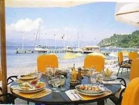 Marmaris,E 18 Km Uzaklıkta Satılık 5000 M2 Arsa Üzerine Kurulu İskelesi Mevcut Villa Ve Restaurant