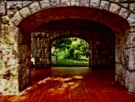 Marmaris Bölgesinde 81000M2  Satılık Ada 31000M2 Tapu İçerisinde Yasal Evi Bulunan Resmi Elektrik Su Mevcut Malikane