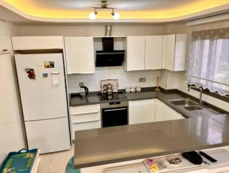 Marmaris Merkezinde Muhteşem Lokasyonda  Satılık Harika Bir Daire 2 Oda 1 Salon 110M2 Bahçeli Denize 300 Metre